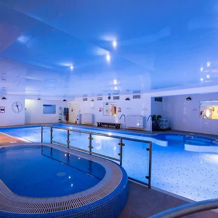 Harbour & Leisure Centre Otel Schull